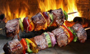 CRACKER BARREL ANNOUNCES UPSIZING AND PRICING OF $300 MILLION PRIVATE OFFERING OF CONVERTIBLE SENIOR NOTES DUE 2030
