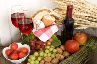 ALIMENTATION COUCHE-TARD INC. PRICES PRIVATE OFFERINGS OF  US$ AND CDN.$ DENOMINATED SENIOR UNSECURED NOTES