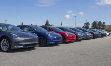 Uxin Announces Entry into Share Subscription Agreements with NIO Capital and Prestige Shine Group Limited