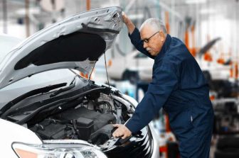 Unveiled in Abu Dhabi: the Shell Helix Ultra “Lightning Red” – the engine oil chosen by Scuderia Ferrari, with an exclusive global launch on TUHU.