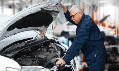 Unveiled in Abu Dhabi: the Shell Helix Ultra “Lightning Red” – the engine oil chosen by Scuderi...