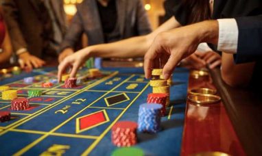 CATAN Studio Introduces CATAN® – On the Road, a Fast-Paced CATAN Card Game Available April 3