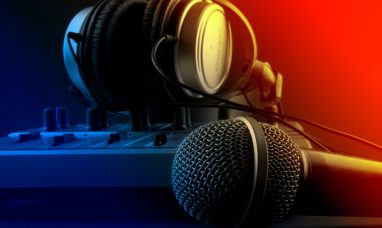 Aurzen Brings Pocket-Sized Projection and Immersive Audio to MWC 2026