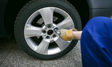 In HelloNation, Auto Maintenance Expert Gerald Gillis Identifies Key Vehicle Warning Signs