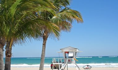 CARNIVAL CORPORATION DECLARES DIVIDEND